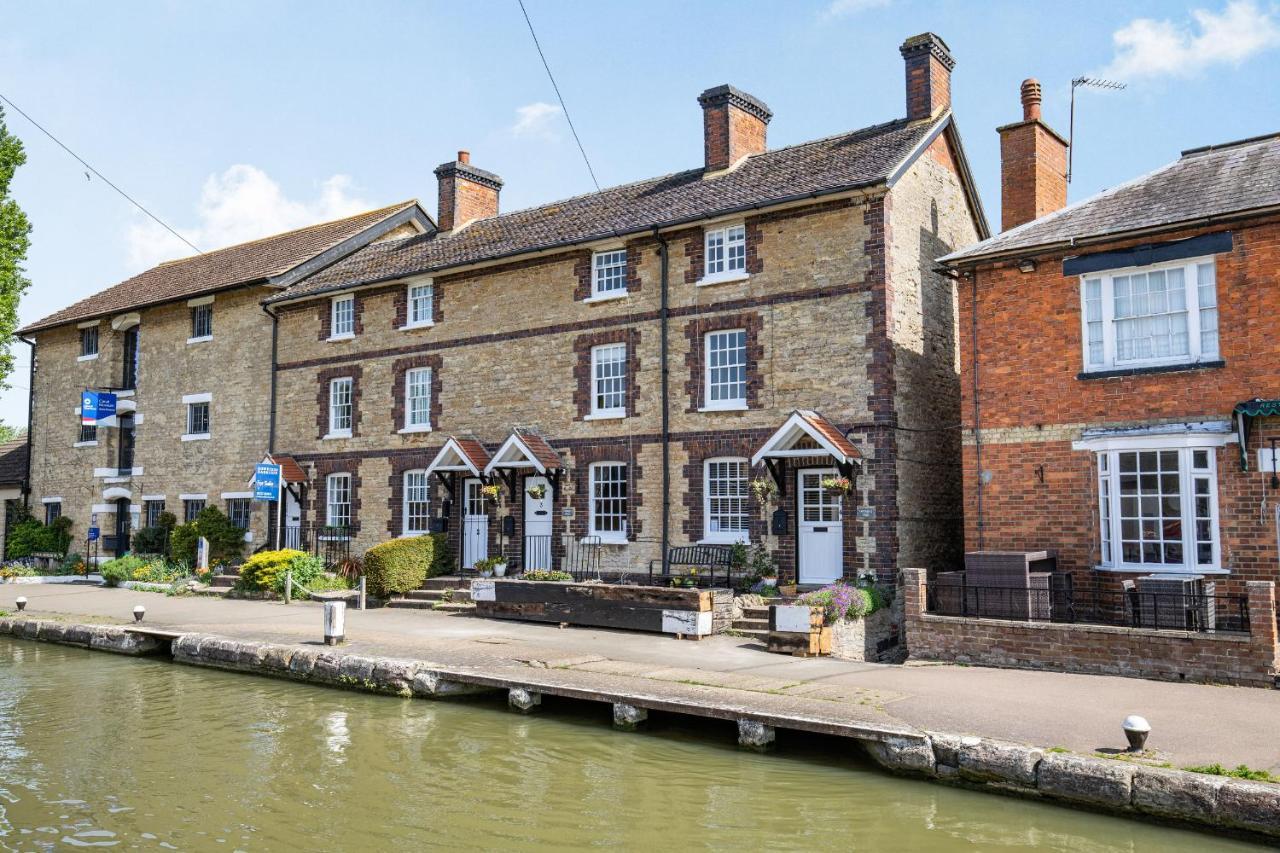4 Canalside Cottages Towcester Ngoại thất bức ảnh
