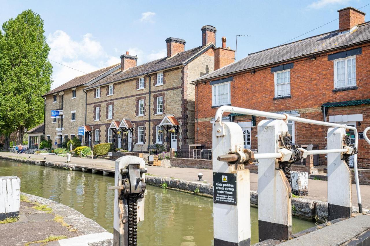 4 Canalside Cottages Towcester Ngoại thất bức ảnh