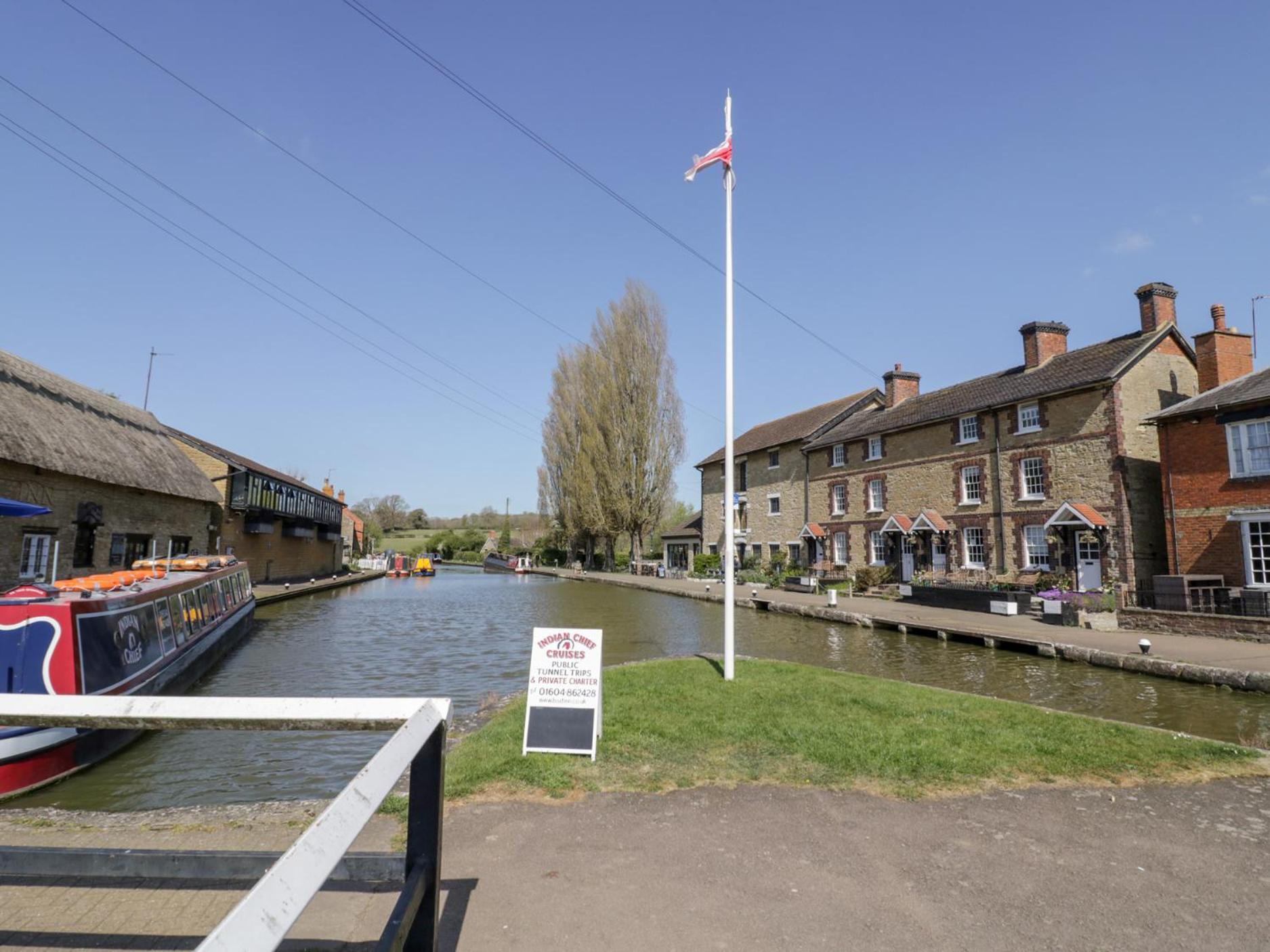 4 Canalside Cottages Towcester Ngoại thất bức ảnh