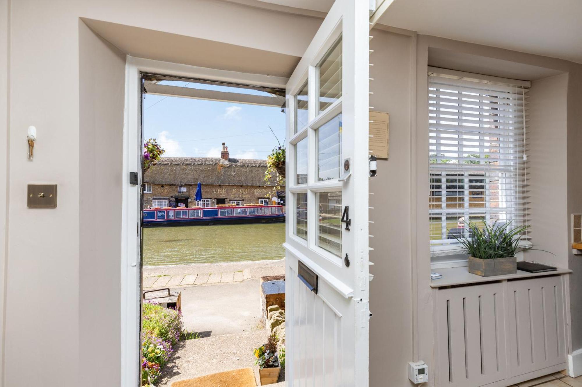 4 Canalside Cottages Towcester Ngoại thất bức ảnh